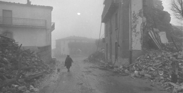 Quella notte, il terremoto e la luna
