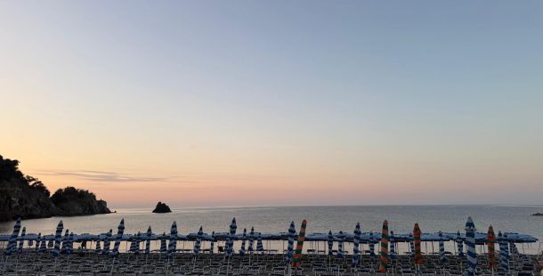 La Suggestione degli Inizi: Monterosso, l'alba e dopo
