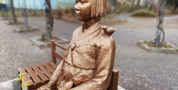 Friedensstatue donne vittime