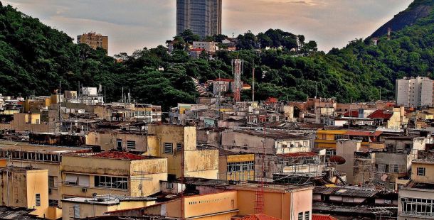 Presto di mattina chiesa e mondo sulle stesse strade prossimi ai poveri