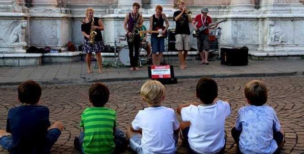 ferrara-buskers-festival-roberto-del-vecchio-fotoclub-biblioteca-bassani