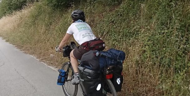 Comincia il viaggio: nastro di partenza la Gola del Furlo