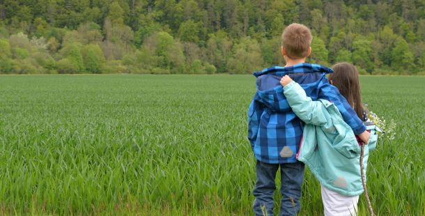 bambini, bambino e bambina, prato
