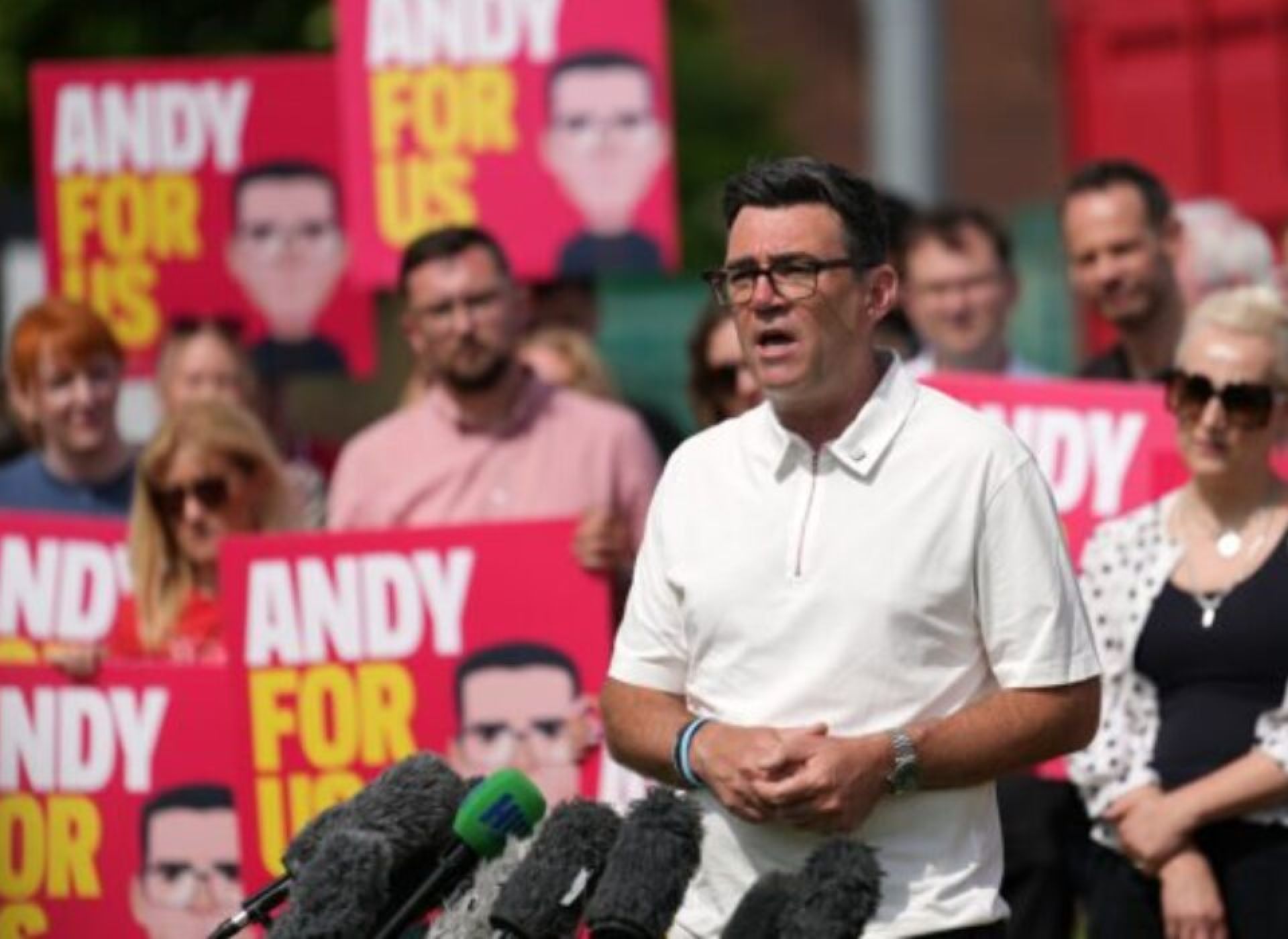 Arriva Andy Burnham e il Regno Unito (forse) svolta a sinistra