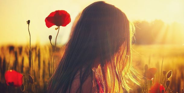 presto di mattina una donna di sol vestita