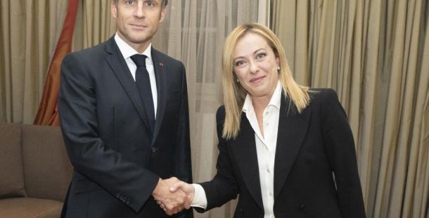 MELONI-MACRON: IL NUOVO ASSE DEL PROIBIZIONISMO