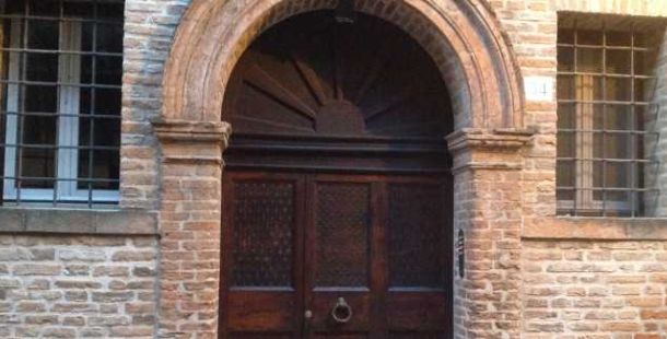dietro-porta
