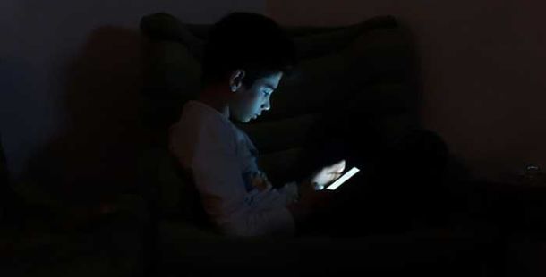 lettura-giovane-lettore-digitale-e-book