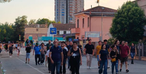 Cartolina ricordo Ferrara 2026: Vasco e Grattacielo