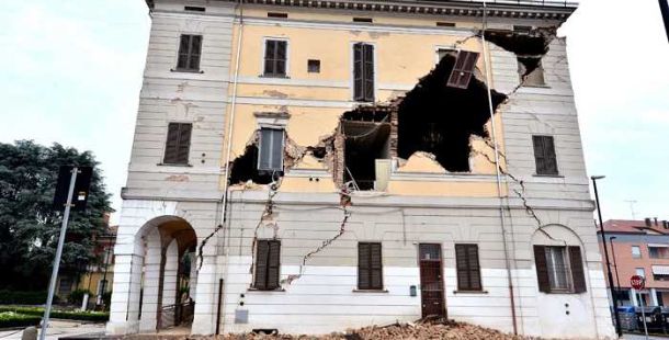 terremoto-sant'agostino-ferrara-municipio