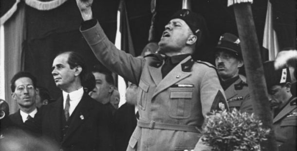 Elsa Morante, Mussolini e lo specchio italiano