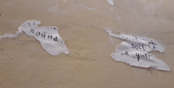 biglietto pacifista stracciato