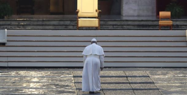 Bergoglio e Gorbaciov, eccentrici potenti: questo mondo non era fatto per loro