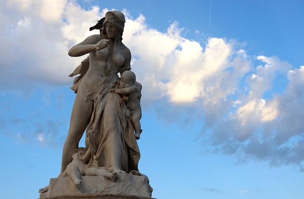 Vite di carta. Mostruosa mente Medea