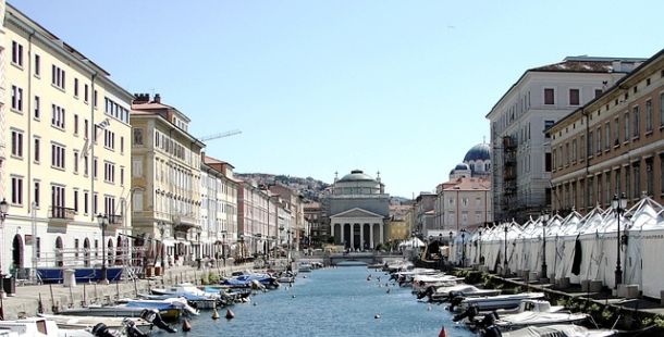 Vite di carta Alma e l'identità difficile nell'ultimo romanzo di federica Manzon