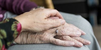 Welfare insufficiente e riforma ferma al palo per oltre 4 milioni di anziani fragili