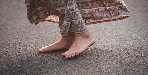Piedi cammino simboli