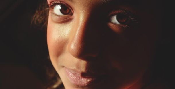 sguardo bambina brasile