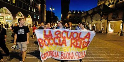 fiaccolata-contro-buona-scuola-renzi-ferrara-giugno-2015-luca-pasqualini