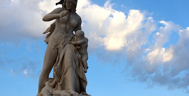 Vite di carta. Mostruosa mente Medea