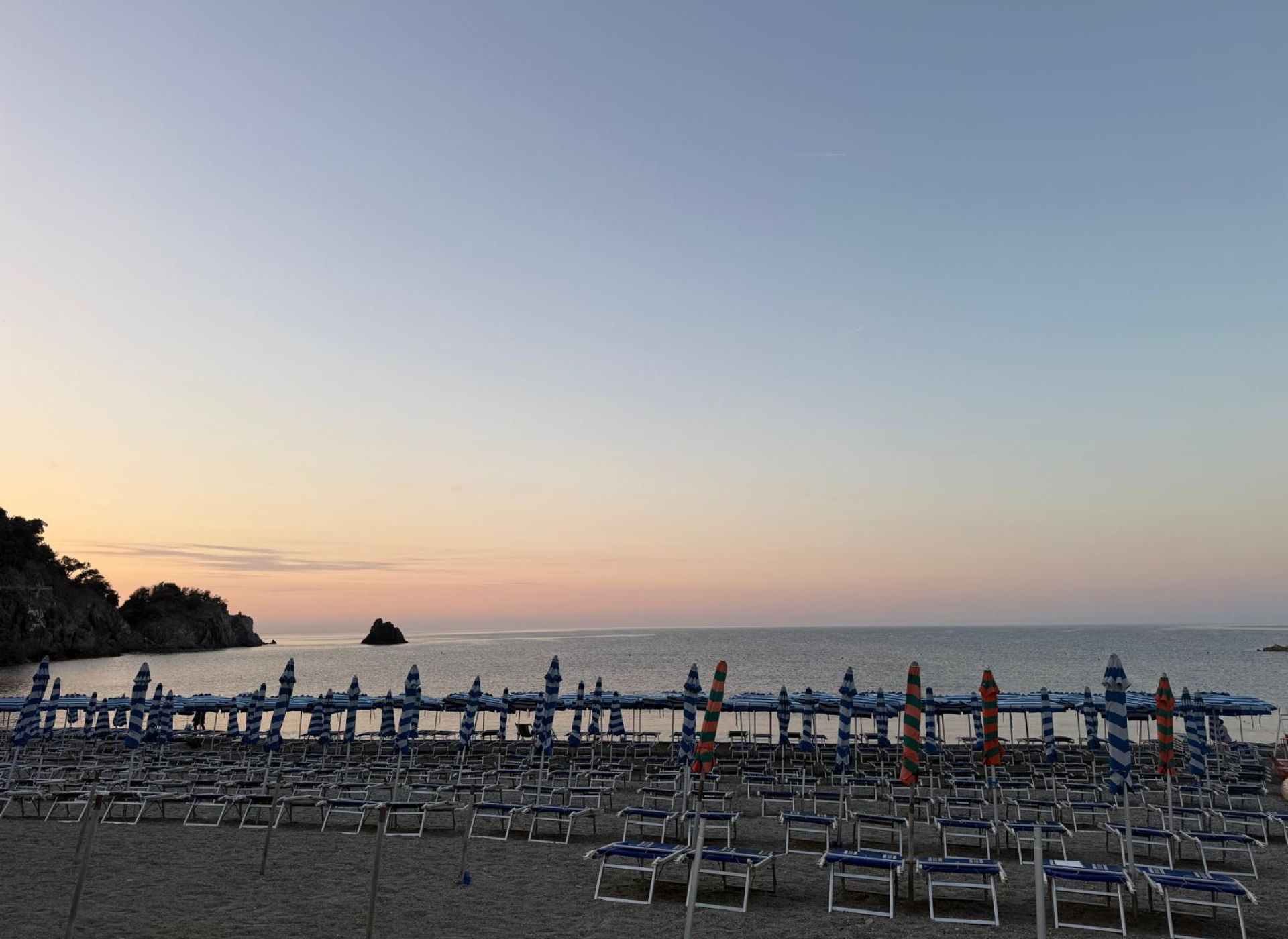 La Suggestione degli Inizi: Monterosso, l'alba e dopo